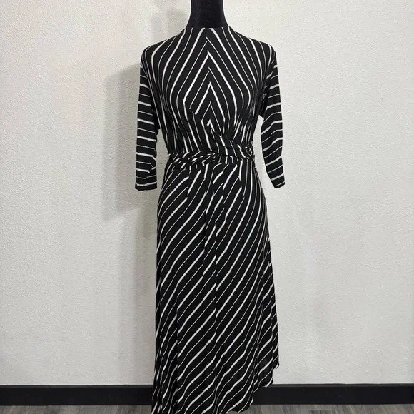 Bobeau Long Sleeve Dress in Classic Black - Picture 2 of 8